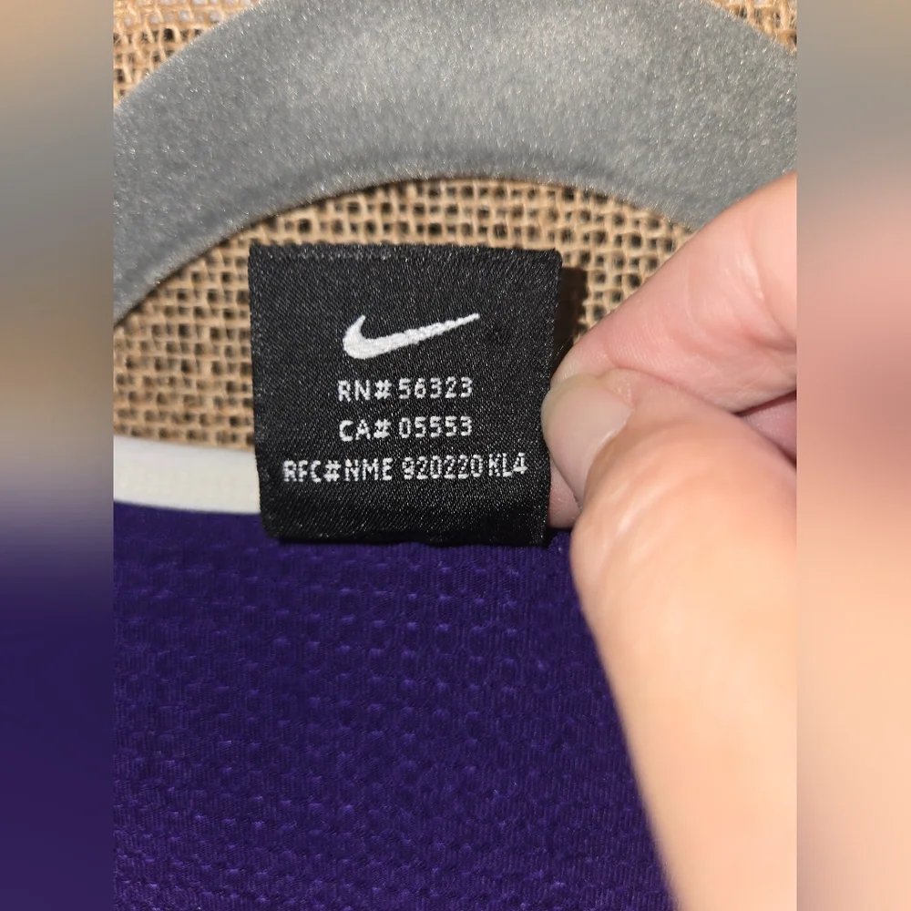 Nike Dri-Fit Women's Purple Short Sleeve Athletic Top M (8-10) - Picture 7 of 10